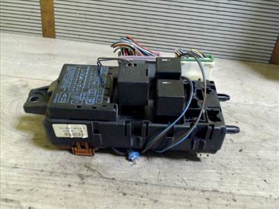 MITSUBISHI Space Star 2000.09.01-2004.12.03 Biztosítéktábla BCM BSI BSM SAM GEM modul Utastér