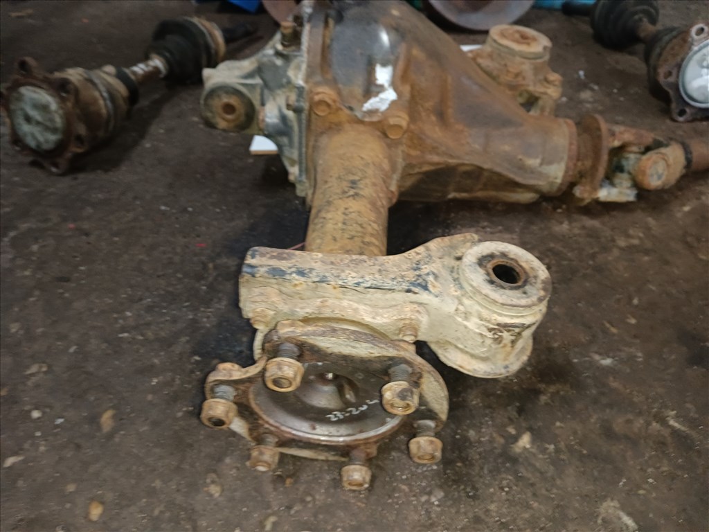 Toyota Hilux 2.4Td első differenciálmű  3. kép