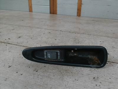 VOLVO V40 Jobb hátsó ablakemelő kapcsoló
