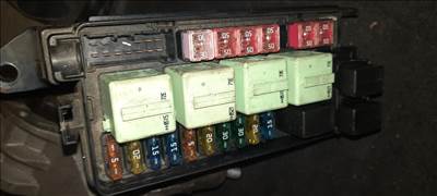 Mini biztosítéktábla motortér relé 690660403