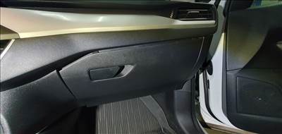 Ford Focus mk4 kesztyűtartó 