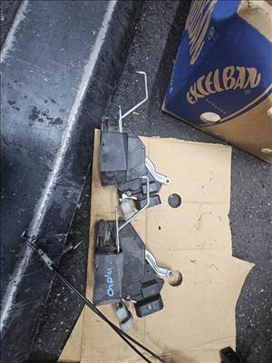 Toyota RAV4 (XA20) Csomagtér zár 