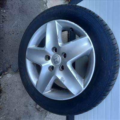  5x114.3 lyukosztású 16" újszerű (gyári felni) lemezfelni,  205/55 újszerű Sava négyévszakos gumi 