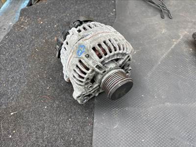 Audi Q3 (8U) AUDI Q3 (8U) Generátor 0124525187 03l903023