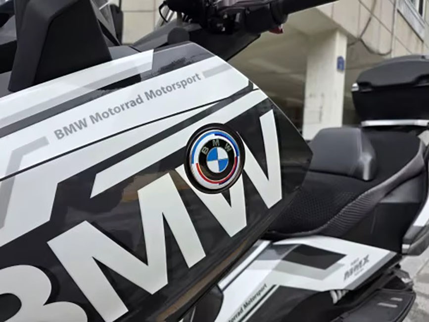 BMW embléma 74 -82 mm   kk-fehér, full fekete, 50 ves jubileumi 5. kép