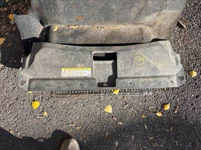 Audi Q3 (8U) AUDI Q3 (8U) Homlokfal Burkolat 8u0807081b