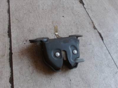 SUZUKI SWIFT 96-05 Csomagtér ajtó zárszerkezet