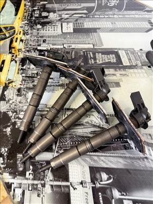 Audi A4 B8 facelift 2.0 tdi porlasztócsúcs 04l130277ae