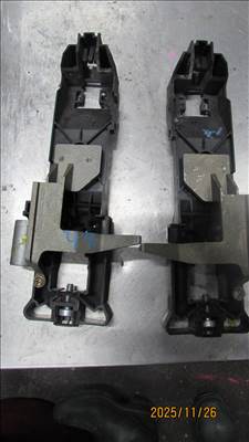 Nissan Micra V Kilincsfészek hátsó  242274-242275