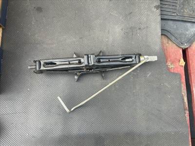 Dacia Sandero II DACIA SANDERO Emelő 995500856r