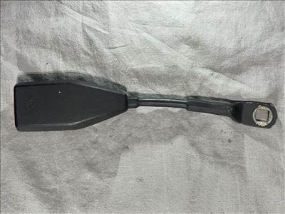 BMW 750i biztonsági öv csat 