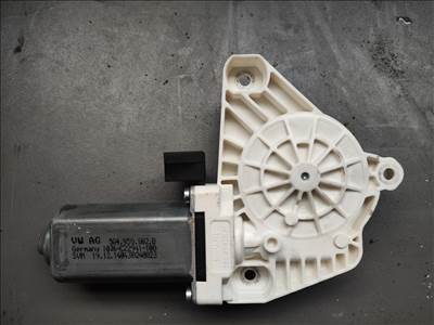 Volkswagen Passat B8 jobb első ablakemelő motor  5q4959802b