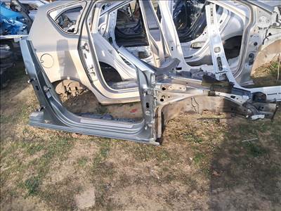 Skoda Superb III Jobb első negyed 