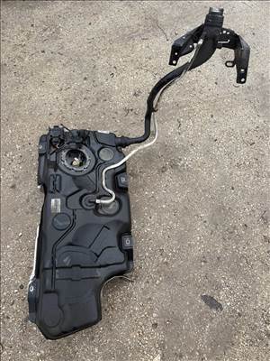 Audi Q2 tank ajtózár 