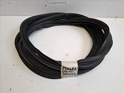 Mazda 2 (DE) csomagtérajtó kéder gumi