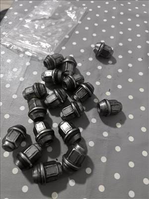 Ford Mustang Mk6 kerék csavar 