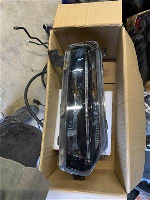 Dacia Spring Jobb első lámpa fényszóró nappali fény drl 266008993r