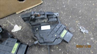 Mazda 3 (BL) Zárszerkezet bal hátsó  3n6aa26413bp