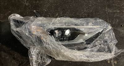 Toyota Auris (E180) Lámpa 