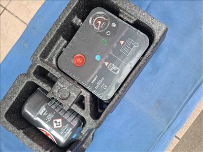 Bmw eredeti defektjavító szett 12 volt mini defektjavító kompresszor + tömítő folyadék