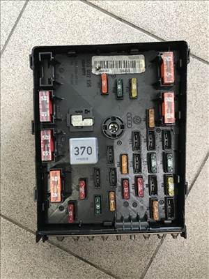 Volkswagen Passat B7 2,0 CR CFF / biztosíték tábla 3cc937125