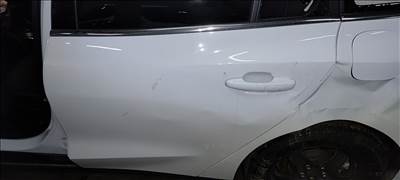 Ford Focus mk4 kombi bal hátsó ajtó hibás