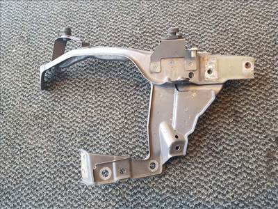 Opel Zafira B jobb első fényszórókeret