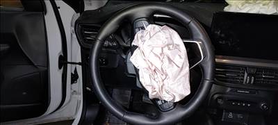 Ford Focus mk4 multi kormány tempomatos 
