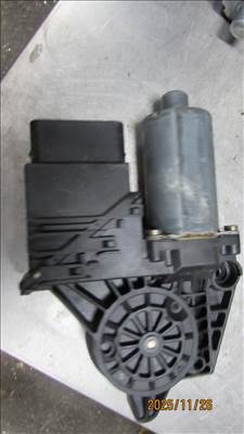 Volkswagen Passat B5 Bal hátsó ablakemelő motor  0130821697