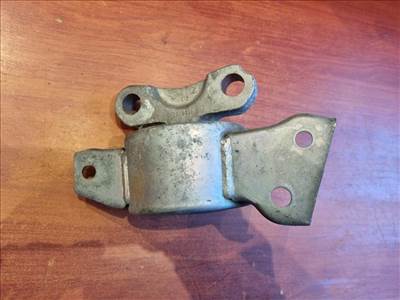 Opel Corsa D, Adam jobb motortartó bak (motorkód: Z10XEP, A10XEP, Z12XEP, A12XEL, A12XER, Z14XEP, A14XEL, A14XER) 13130739