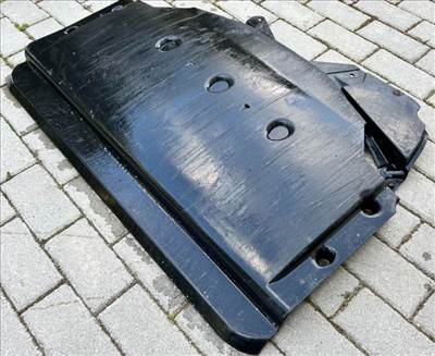 BMW 5-ös sorozat E39 Bmw e39 M alsö motorvédö burkolat