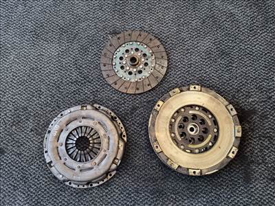 HYUNDAI i40 Kuplung Szett Lendkerékkel HDC131