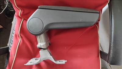 Audi a4 B5 könyöklő 