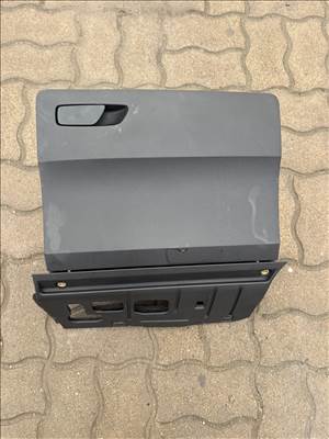 Audi Q2 kesztyűtartó fedél 