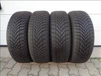 Semperit 195/65R15 téli gumi 90-95%-os mintával újszerűen eladó. 