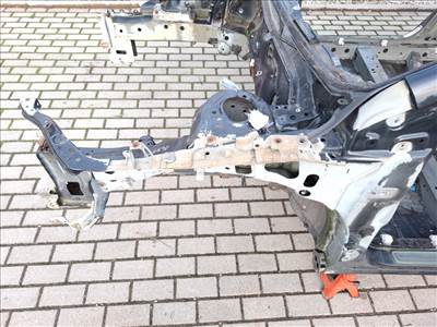 Toyota Avensis (T27) bal első negyed