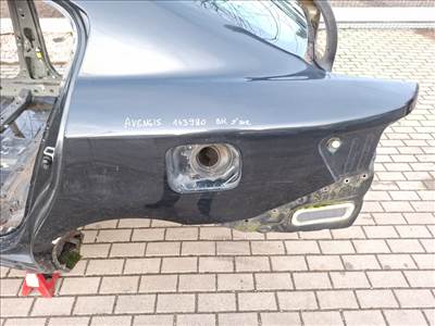 Toyota Avensis 4 ajtós bal hátsó negyed