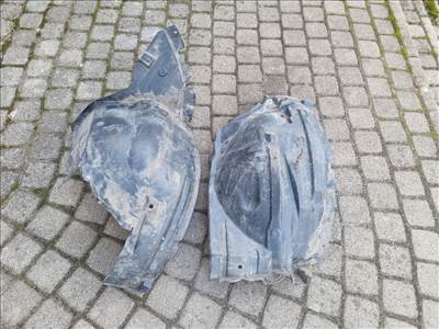 NISSAN PULSAR Jobb első Dobbetét (Kerékjárati, Műanyag)