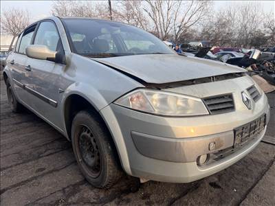 Renault Mégane II 1.6i  bontott alkatrészei