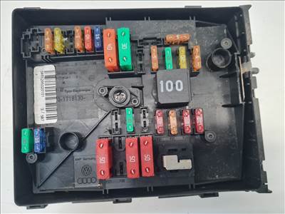 Volkswagen Golf VI 1.6 CR motor biztosítéktábla (28500) 1k0937125d