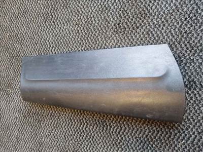 Land Rover Freelander 2 jobb hátsó lámpa alatti díszléc