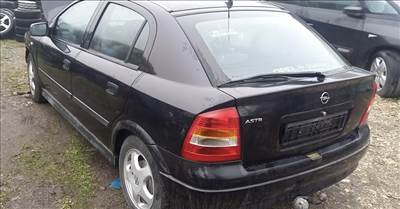 Opel Astra G fekete szép karosszéria elemek és egyéb 
