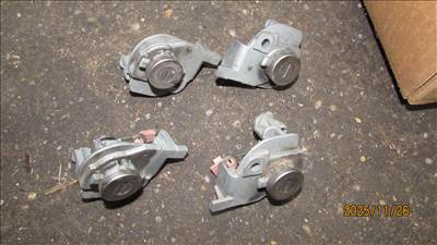 Mazda 3 (BL) Bal első hengerzár 