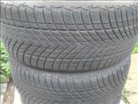  215/50R18 újszerű 2022 7 mm Goodyear téli gumi 