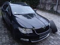 Eladó Skoda Superb Combi Elegance Multimedia 2.0 TDI-CR 4x4 DSG (1968 cm³, 140 PS)