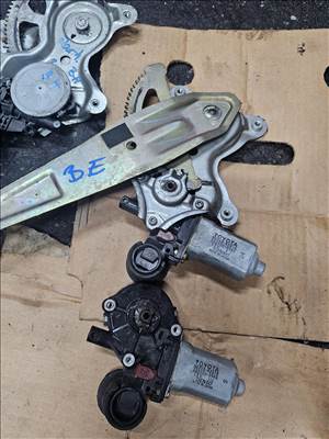 Toyota RAV4 (XA20) Ablakemelő szerkezet motorral bal első  8571042070