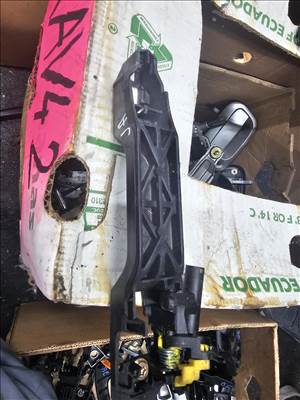 Toyota RAV4 (XA20) Jobb hátsó kilincsfészek 