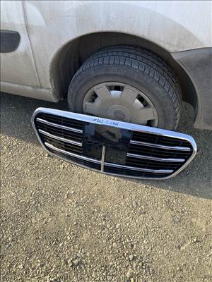 Mercedes W223 S-class hűtőrács sérülten