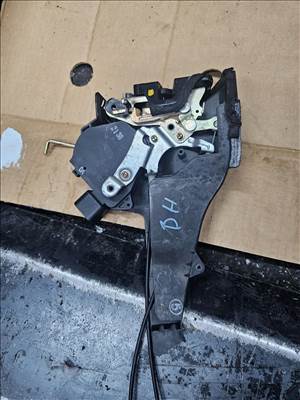 Toyota RAV4 (XA20) Ajtózár bal hátsó 