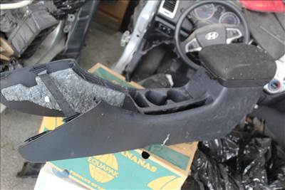 Toyota Corolla (E120/E130) Könyöklő